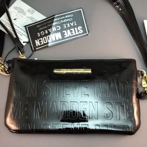 Steve Madden Charging Crossbody Bag BLACK PATENT
